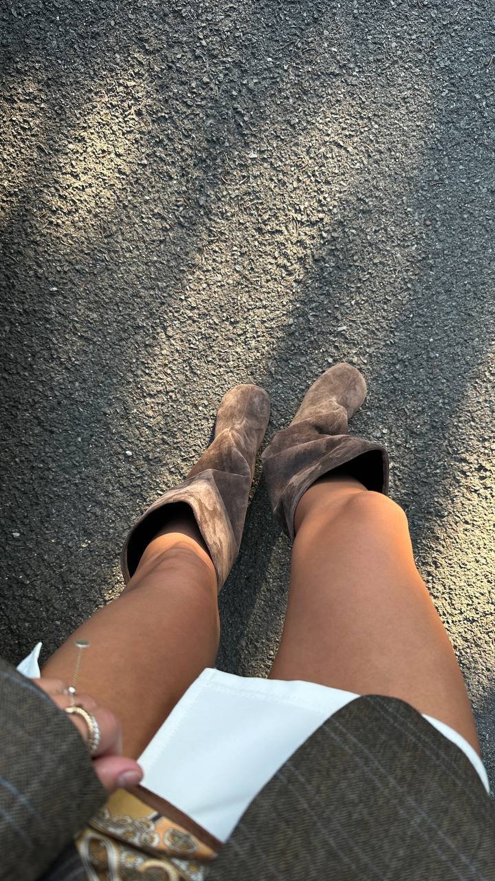 Boots with a trendy wide toe - Image 2