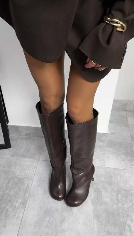 Boots with a trendy wide toe - Image 4