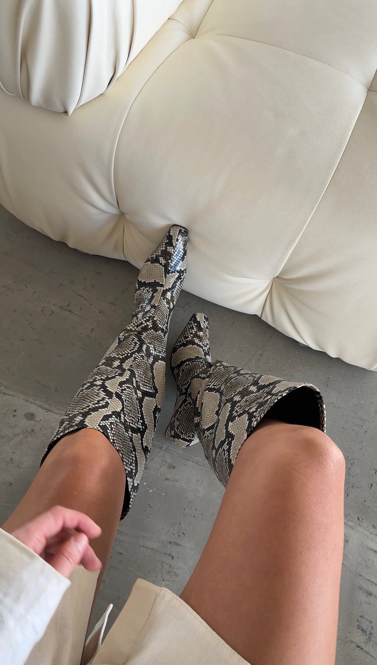 An elegant snake print - Image 4