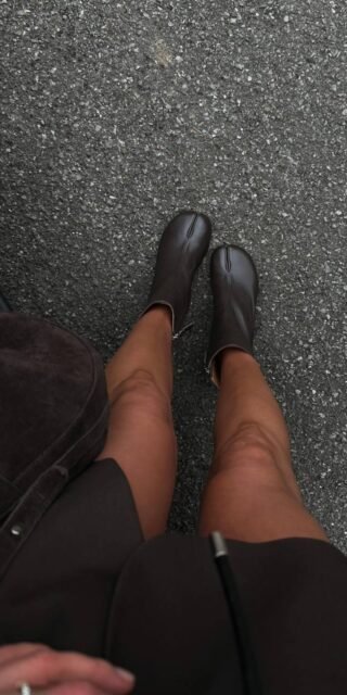 Elegant Tabi ankle boots - Image 11