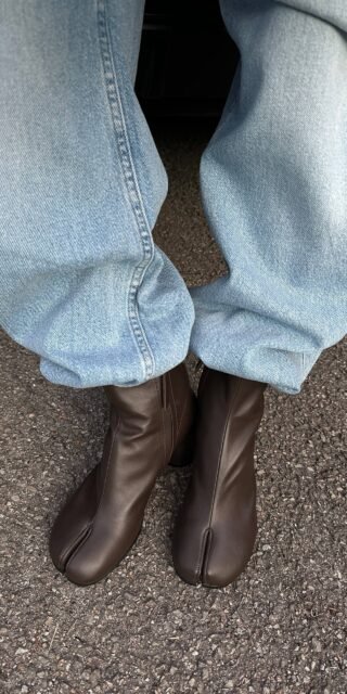 Elegant Tabi ankle boots - Image 12