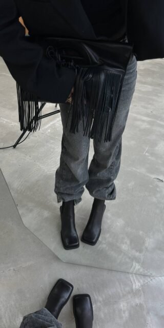 Ankle boots with a wide toe - Image 3