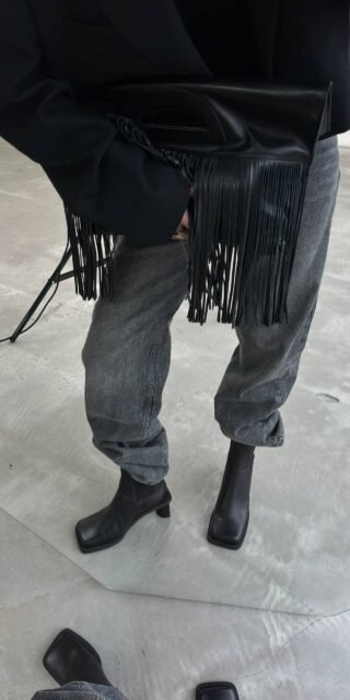 Ankle boots with a wide toe - Image 4