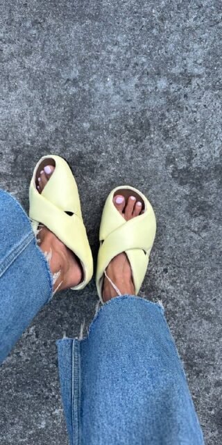 Blown clogs with soft straps - Image 2