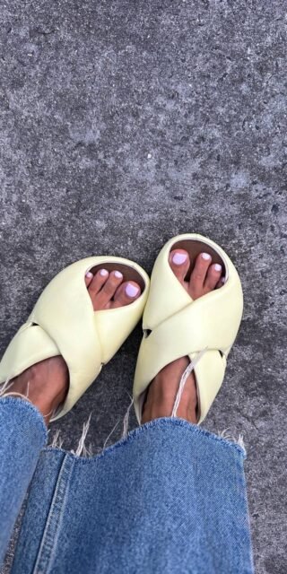 Blown clogs with soft straps - Image 3