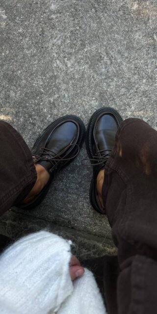 Derby shoes with a cushioned insole - Image 9