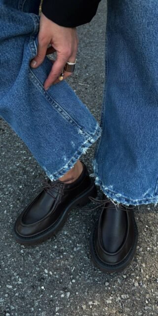 Derby shoes with a cushioned insole - Image 11