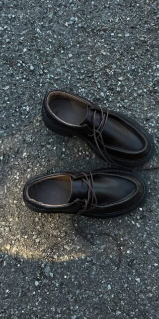 Derby shoes with a cushioned insole - Image 12