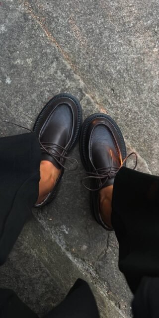 Derby shoes with a cushioned insole - Image 14