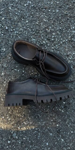 Derby shoes with a cushioned insole - Image 16