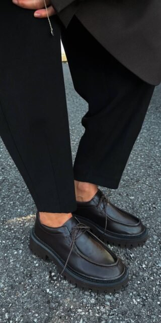 Derby shoes with a cushioned insole - Image 3