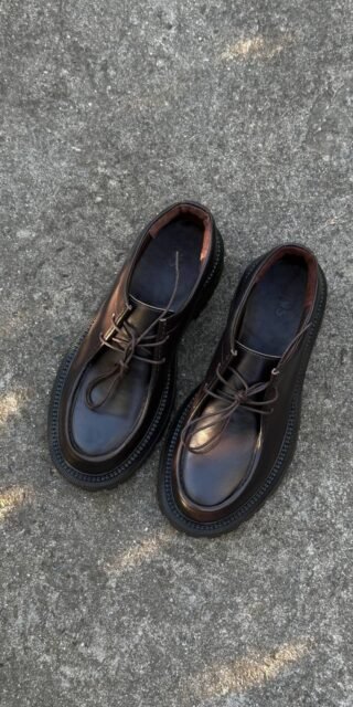 Derby shoes with a cushioned insole - Image 4