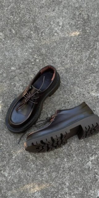 Derby shoes with a cushioned insole - Image 6