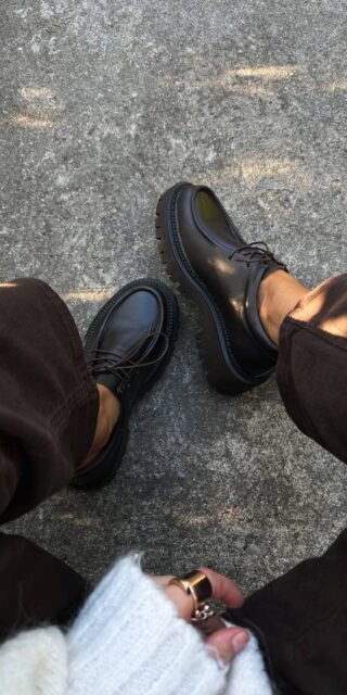 Derby shoes with a cushioned insole - Image 8