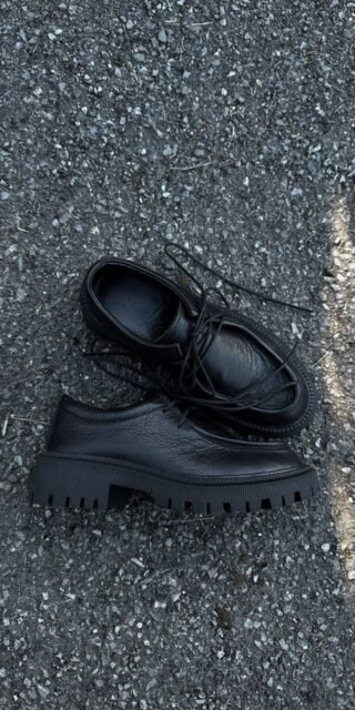 Derby shoes with a cushioned insole - Image 13