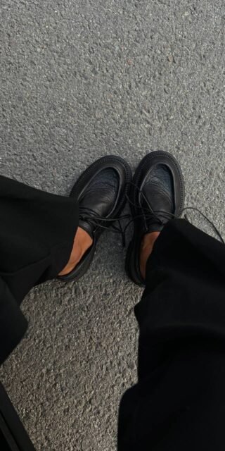 Derby shoes with a cushioned insole - Image 7