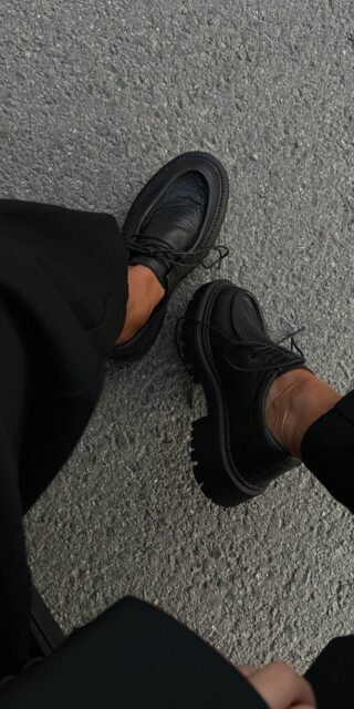 Derby shoes with a cushioned insole - Image 8
