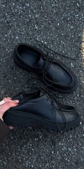 Derby shoes with a cushioned insole - Image 9
