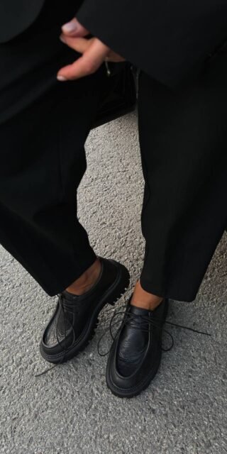 Derby shoes with a cushioned insole - Image 10