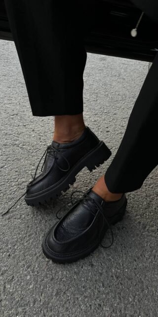 Derby shoes with a cushioned insole - Image 11