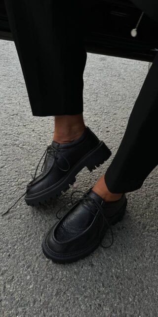Derby shoes with a cushioned insole - Image 12