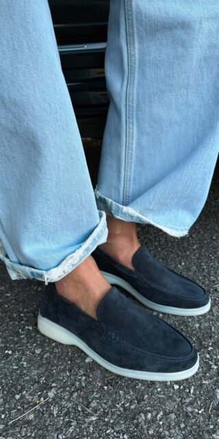 Loafers with a minimalist design - Image 2