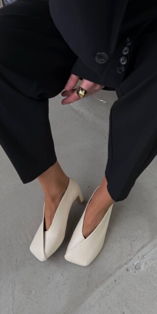 Elegant square-toe shoes