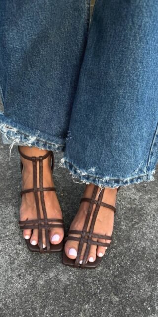 Sandals with minimalist straps