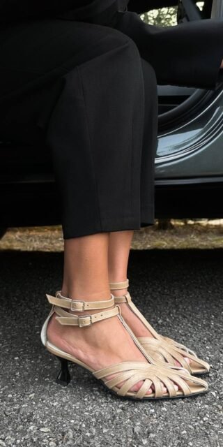 Sandals with a delicate woven pattern on the heels