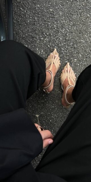 Sandals with a delicate woven pattern on the heels - Image 6