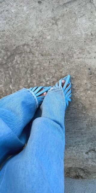 Sandals with a delicate woven pattern on the heels