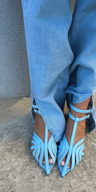 Sandals with a delicate woven pattern on the heels - Image 2