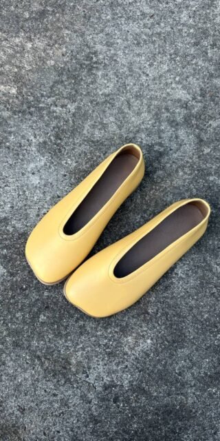 Ballet flats with a delicate neckline - Image 2