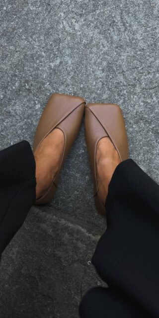 Simple ballet flats with a square toe - Image 2