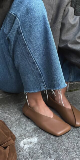 Simple ballet flats with a square toe - Image 3