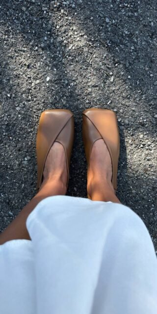 Simple ballet flats with a square toe - Image 6