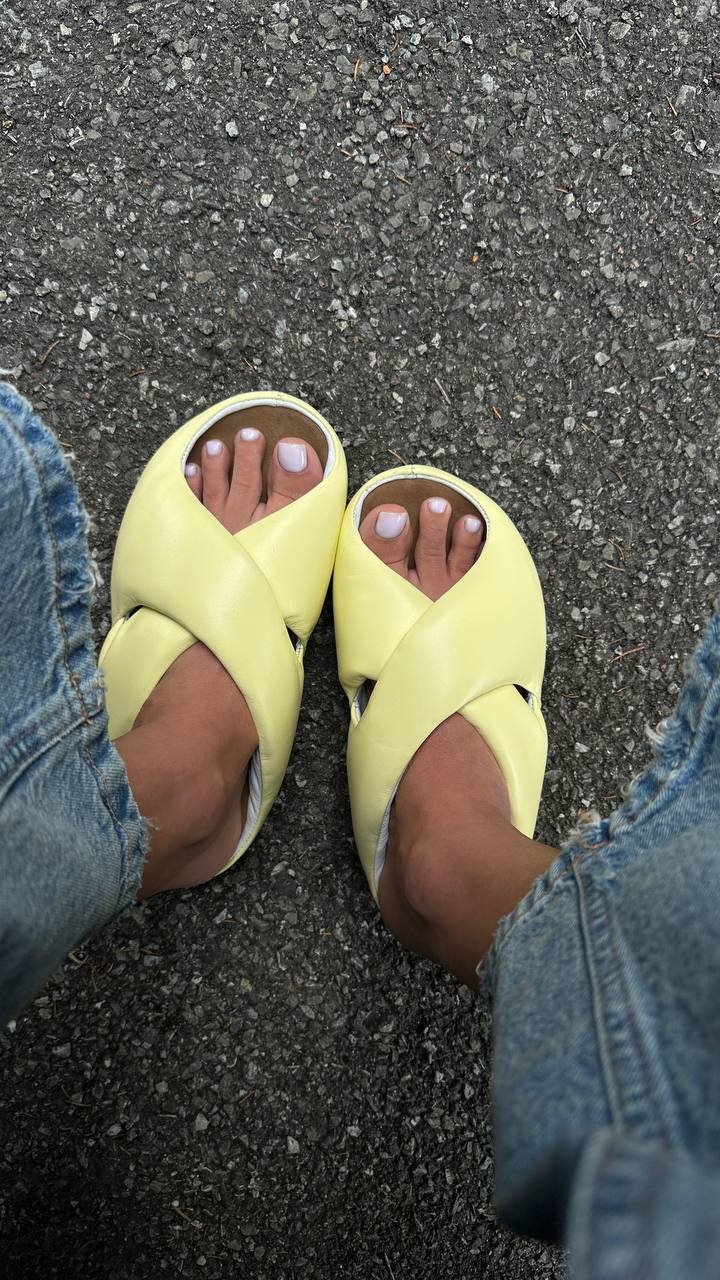 Blown clogs with soft straps - Image 4