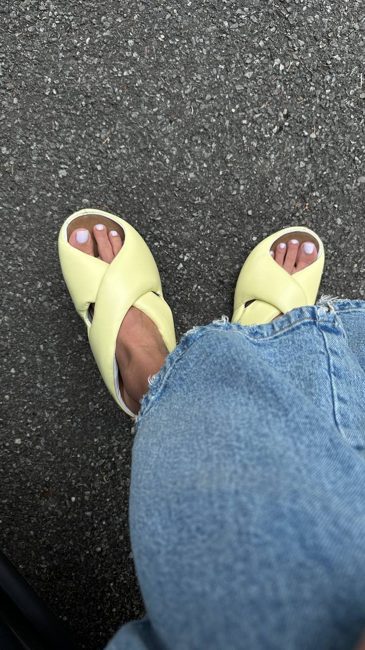 Blown clogs with soft straps - Image 7
