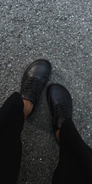 Barefoot sneakers with natural biomechanics