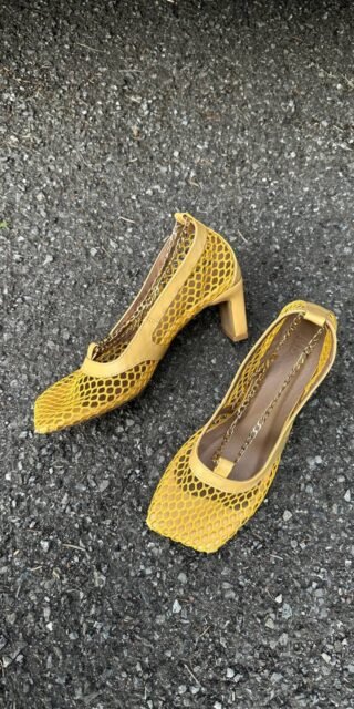 Mesh shoes with an accent chain - Image 4