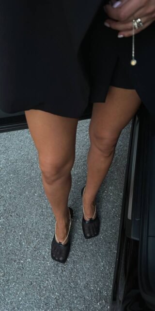 Mesh shoes with an accent chain - Image 3