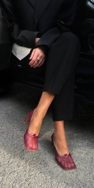 Mesh shoes with a decorative chain - Image 3