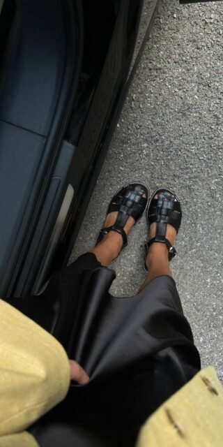 Sandals with a cushioned insole - Image 3