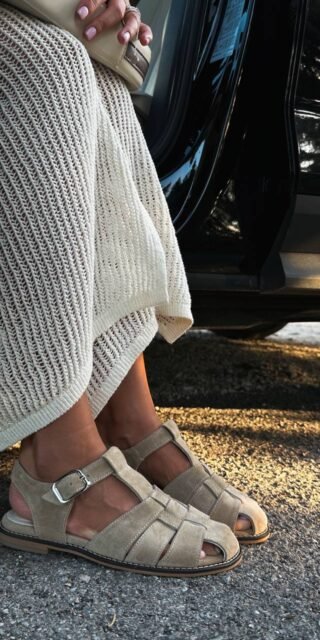 Sandals with a cushioned insole - Image 3