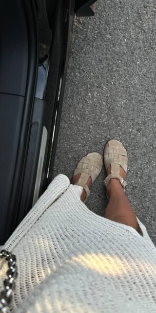 Sandals with a cushioned insole - Image 5