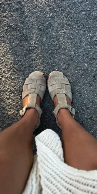 Sandals with a cushioned insole - Image 7