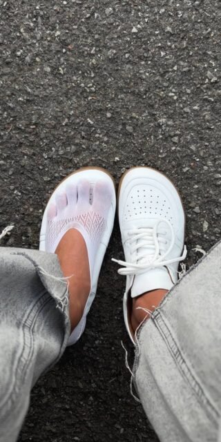 Barefoot sneakers with natural biomechanics
