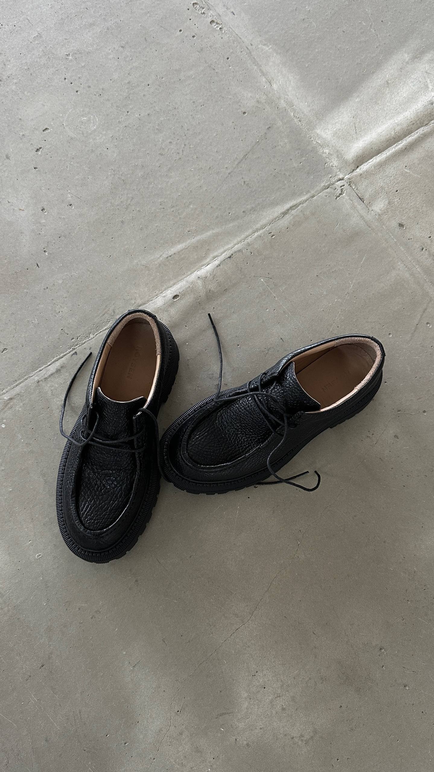 Derby shoes with a cushioned insole - Image 4