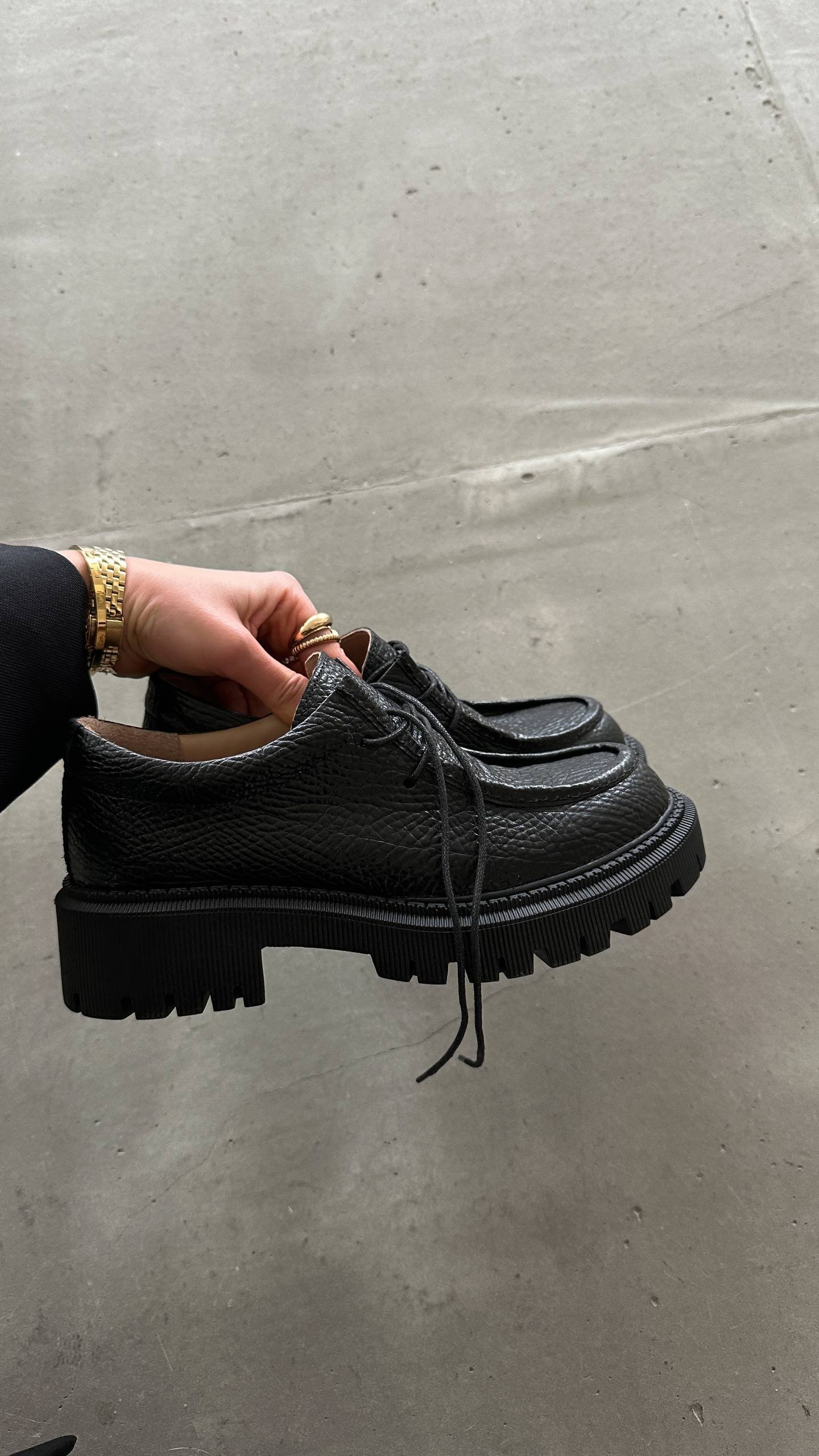 Derby shoes with a cushioned insole - Image 3