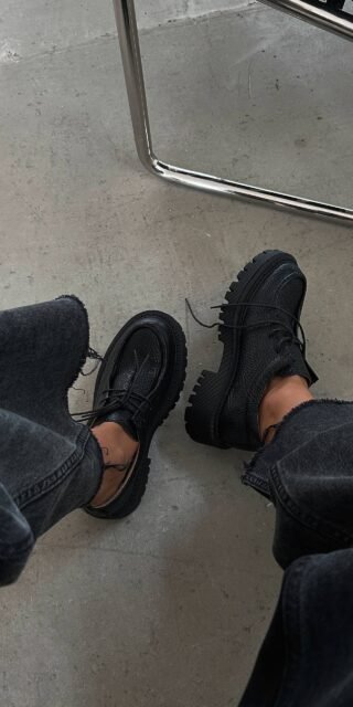 Derby shoes with a cushioned insole